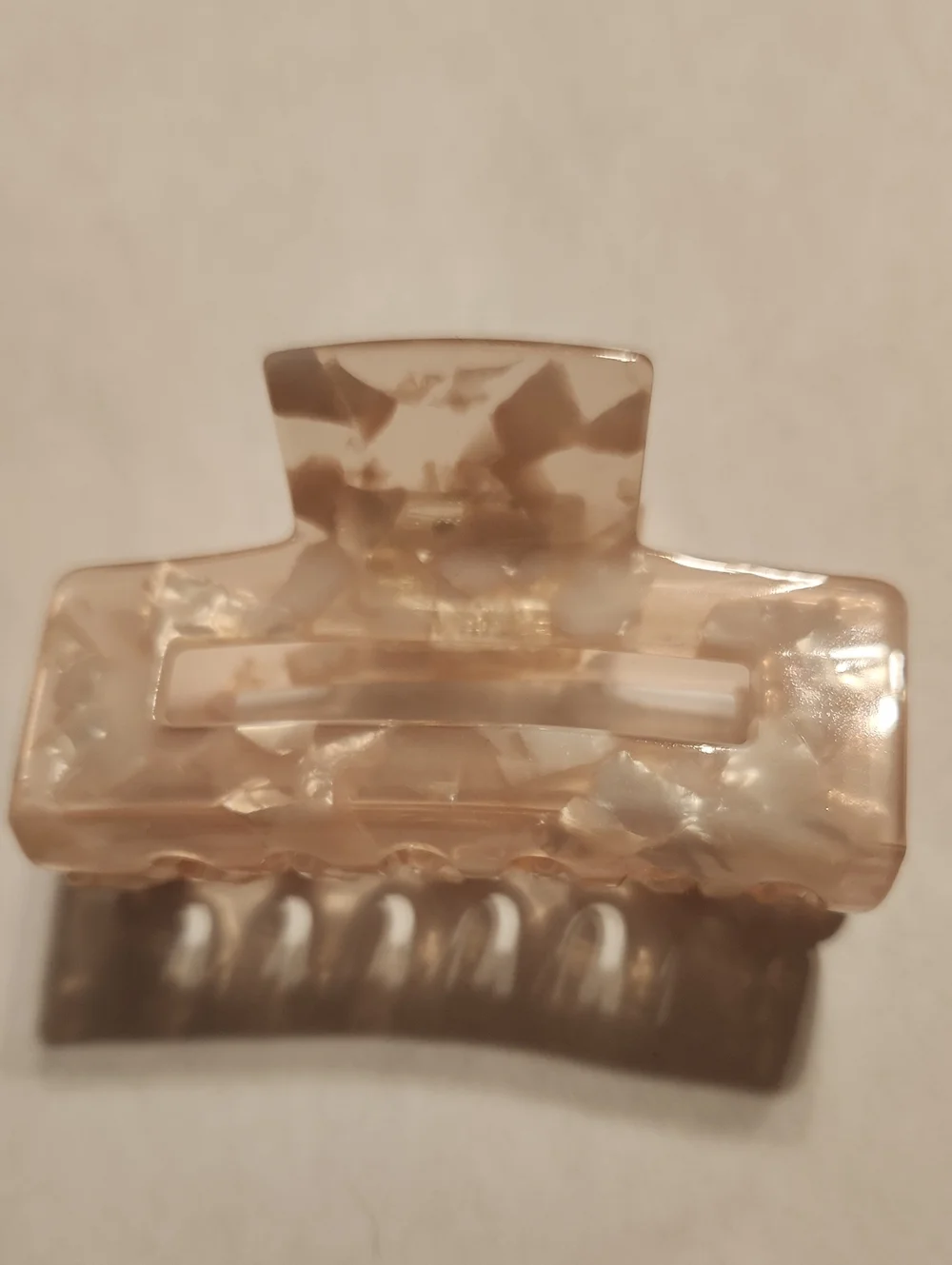 NWOT Light Peach/White Acetate Hair Clip 3 inches